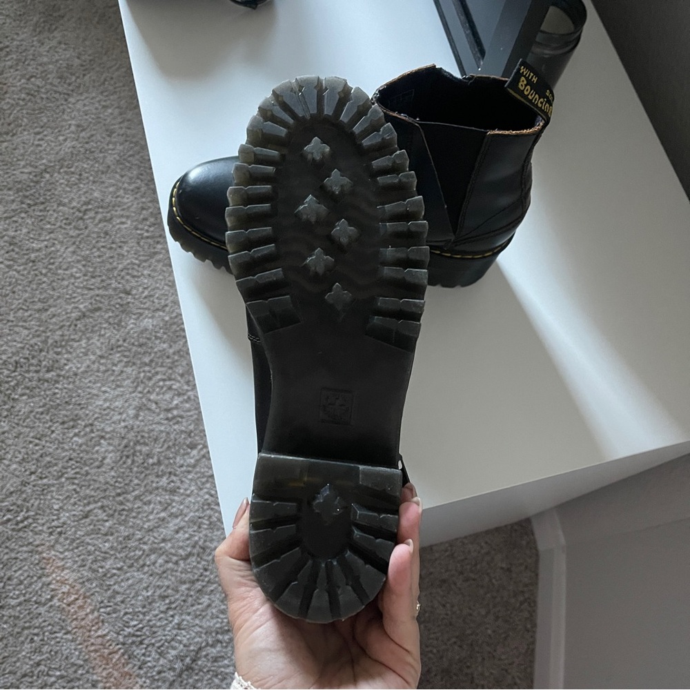 Dr. Martens Rometty II boots, size 9. Lightly worn. - Picture 4 of 6